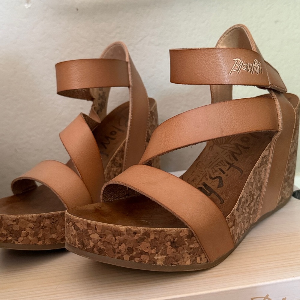Blowfish Women's Tan Platform Sandals only worn for a few minutes. In box